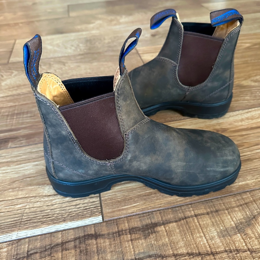 Blundstones Chelsea winter boots. Women’s size 6.5. Worn twice. Just tight on me